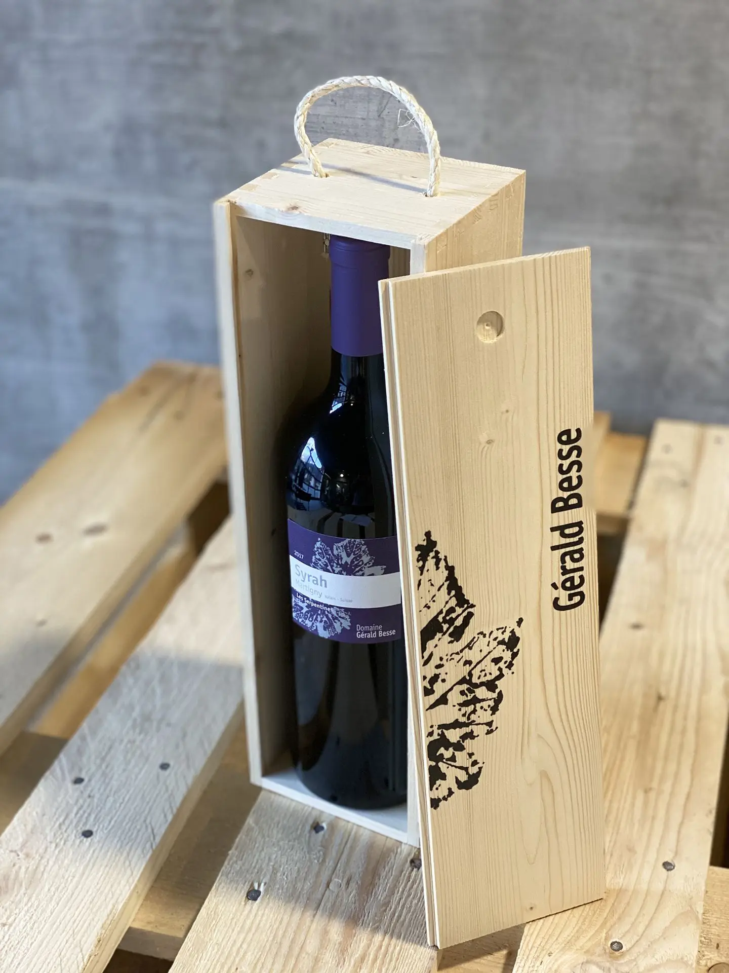 Coffret en bois avec 1 magnum de vin